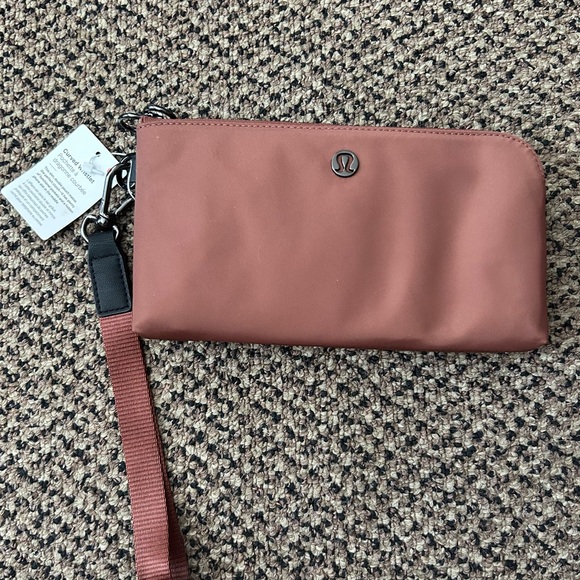 lululemon athletica Clutch in Rust Red - Picture 1 of 2